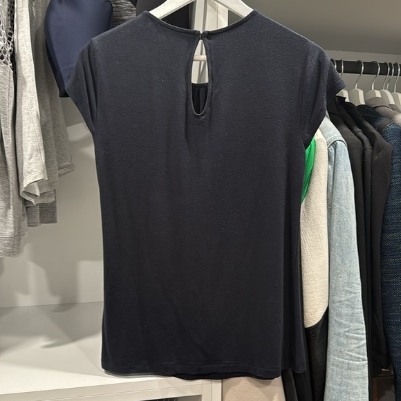 DKNY flattering black top - Picture 2 of 2